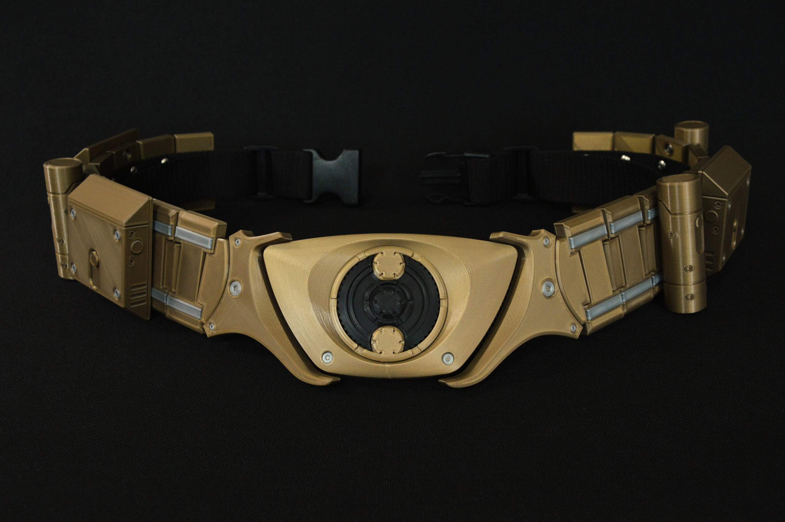 Batman Begins Dark Knight Utility Belt (lg)1